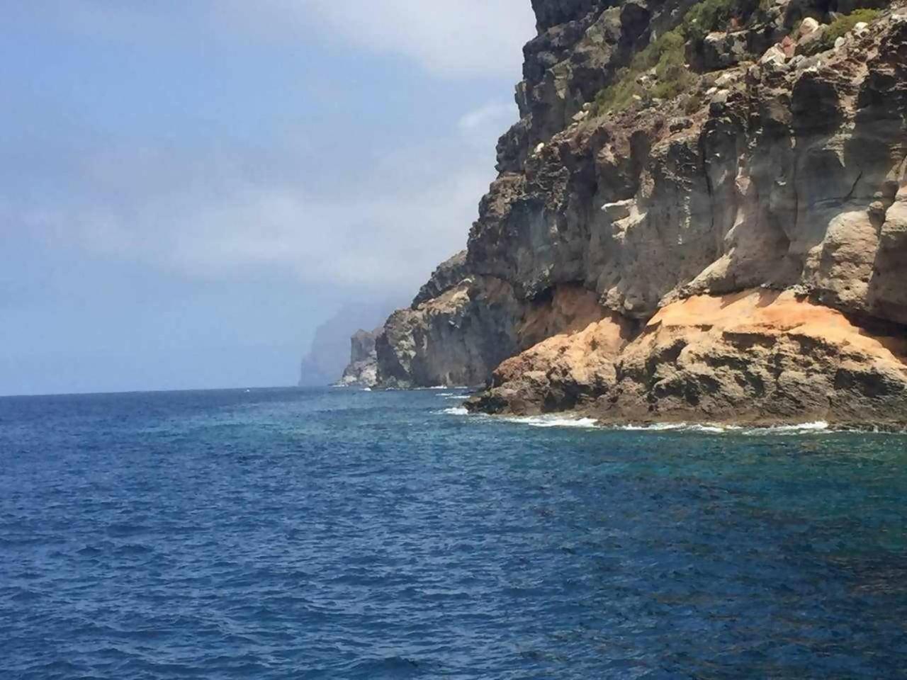 Precioso Yate En El Centro Del Puerto De Mogan Hotel Bagian luar foto