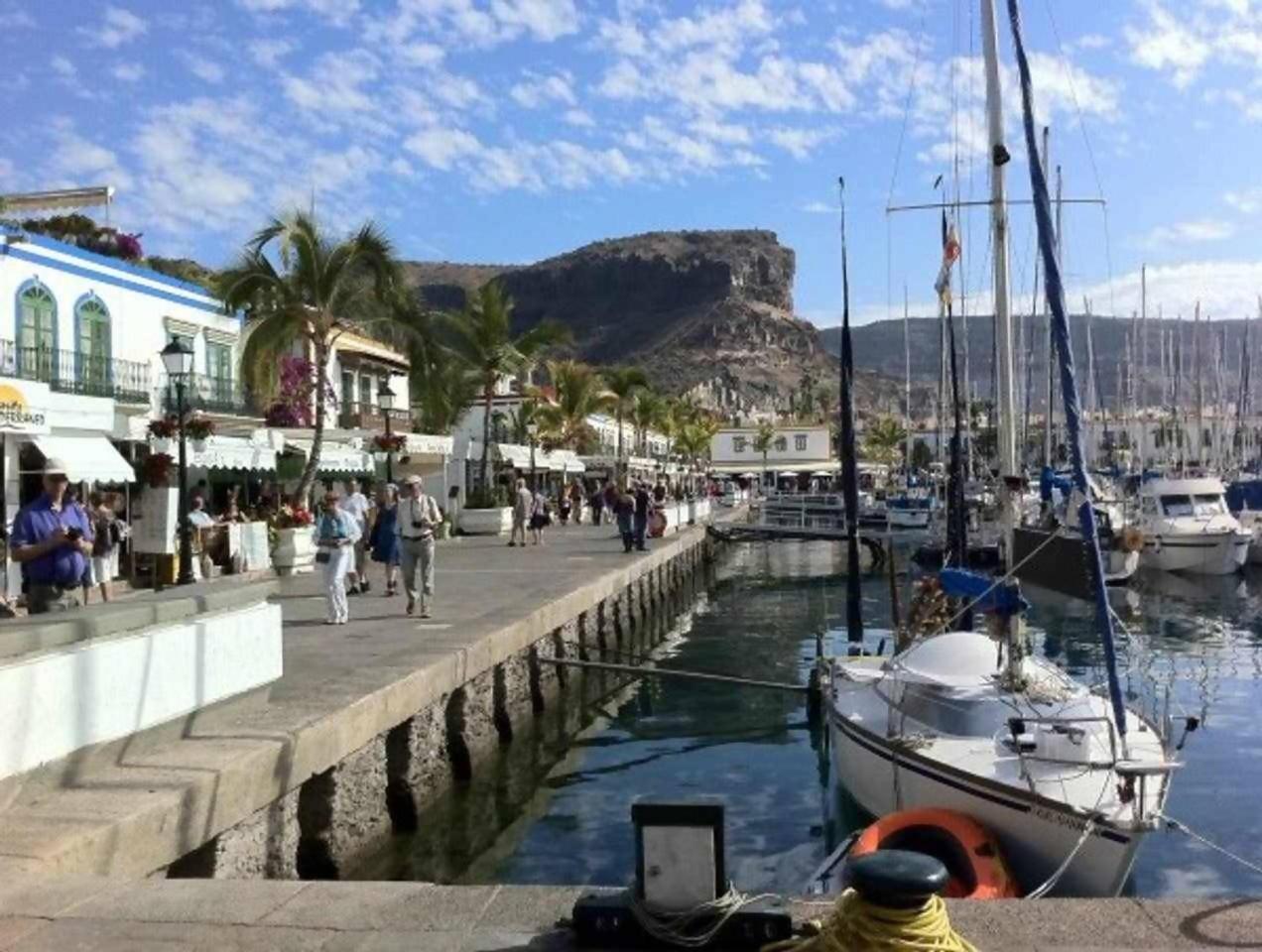 Precioso Yate En El Centro Del Puerto De Mogan Hotel Bagian luar foto